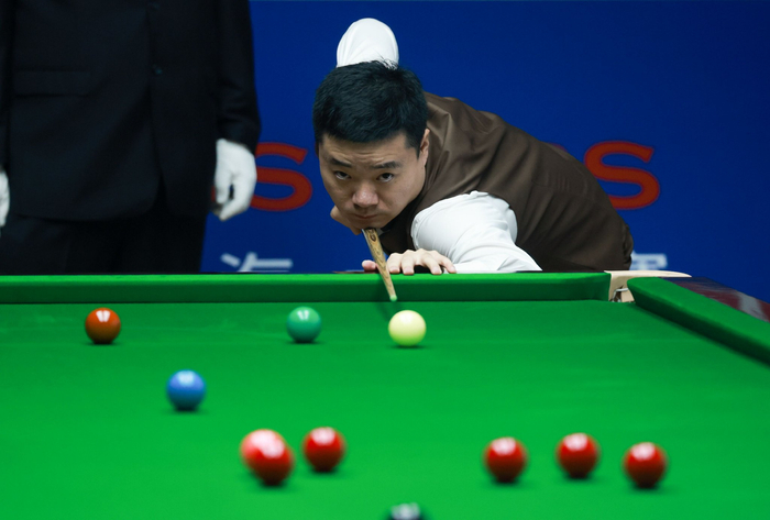 中场断球后 中场断球后